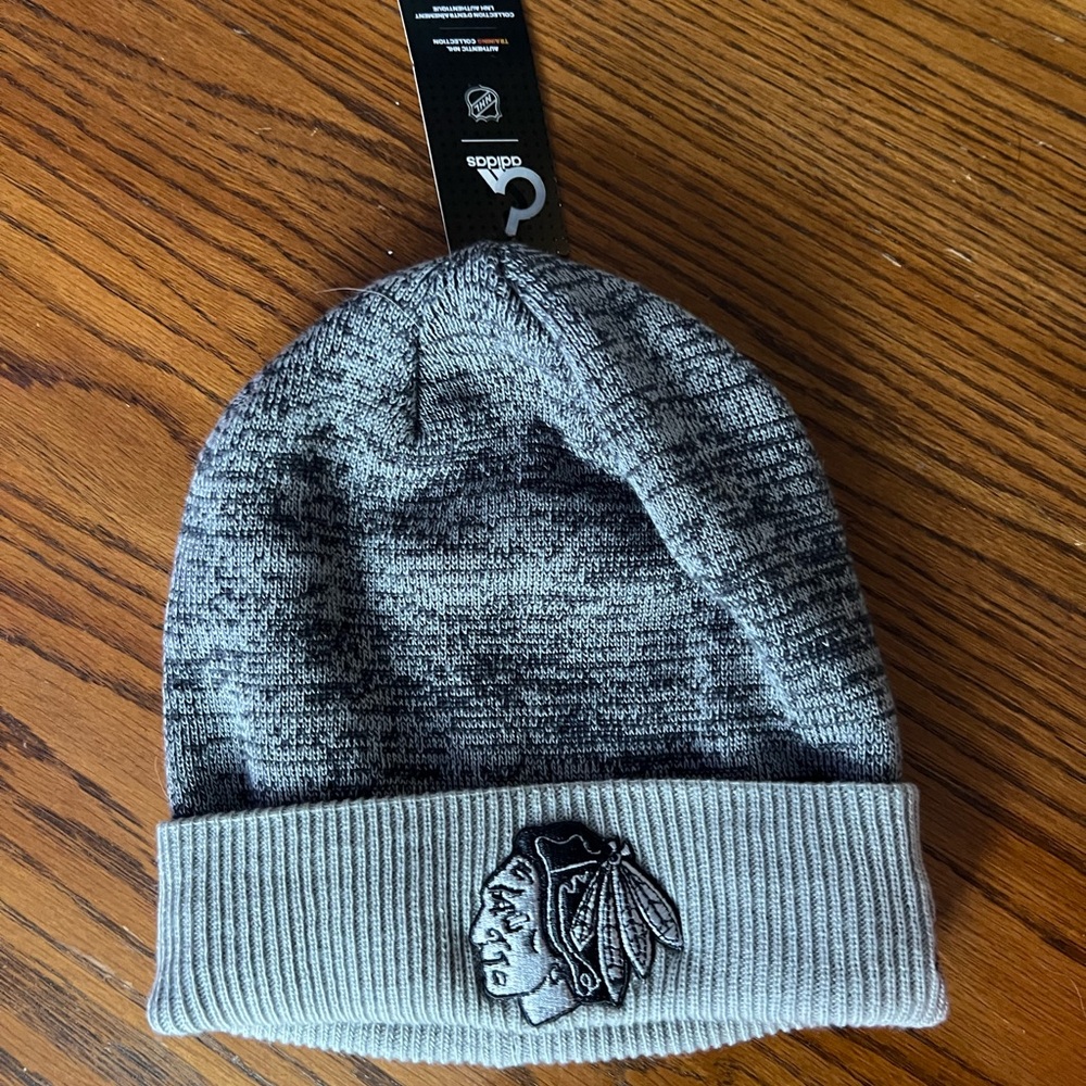 Chicago Blackhawks grey men’s beanie